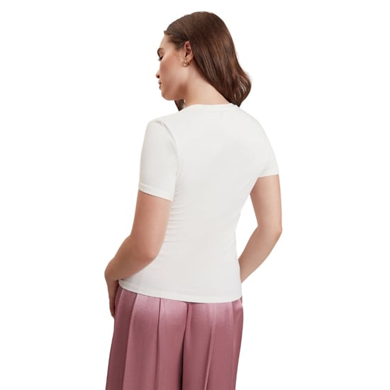 Ted Baker Getailleerd T-shirt Met Print In Ivoorkleur - Image 3