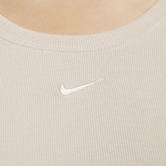 Nike Damestop Met Strakke Ronde Rug En Miniribbels In De Kleur Licht Orewood Bruin - Image 4