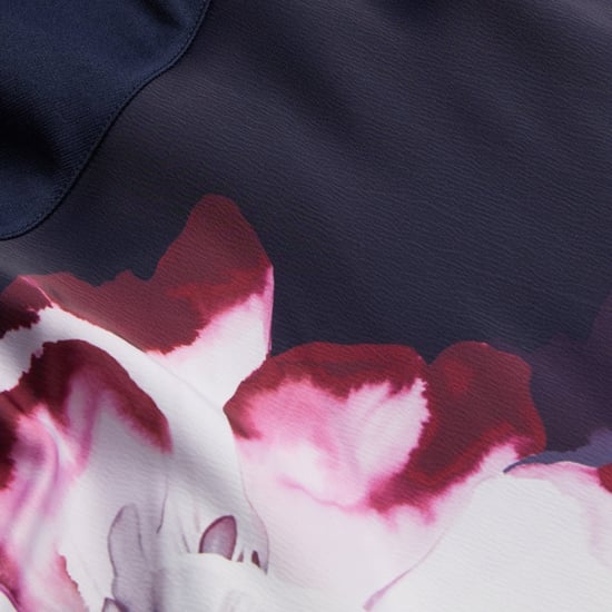 Ted Baker Mitzic Ponte Jurk Met Lijfje En Print Van Marineblauwe Satijn - Image 5