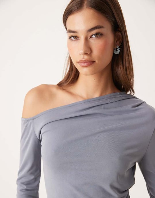 ASOS DESIGN modal avskuren långärmad t-shirt i blått - Image 2
