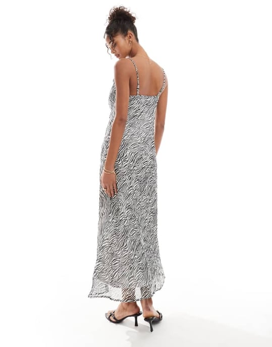 Vero Moda Smilla kappa hals cami midiklänning i zebramönster - Image 2