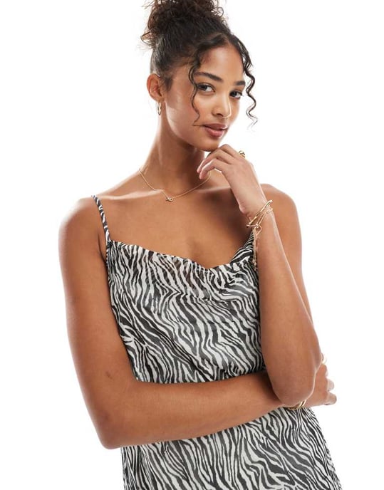 Vero Moda Smilla kappa hals cami midiklänning i zebramönster - Image 3
