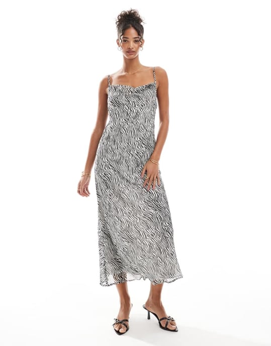 Vero Moda Smilla kappa hals cami midiklänning i zebramönster - Image 4