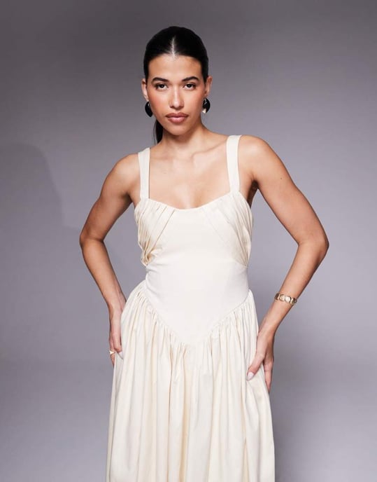 ASOS DESIGN strukturerad bustdetalj midi-klänning med full skirt i elfenben - Image 4