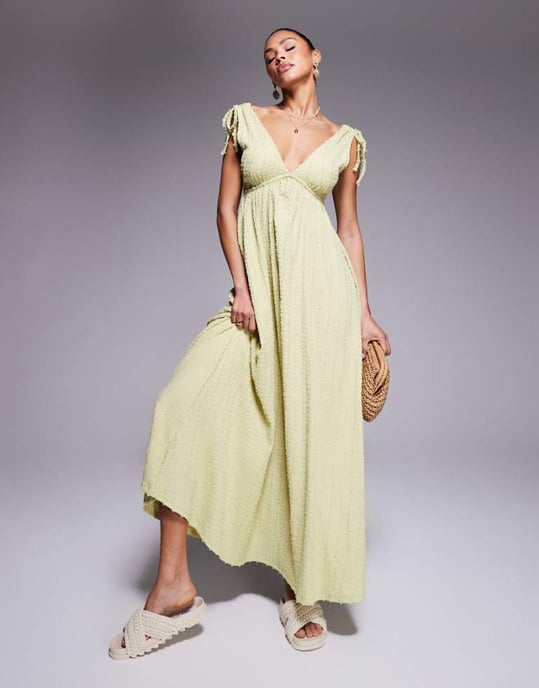 ASOS DESIGN texturerad djup V trapez midi-klänning i salviagrön - Image 1