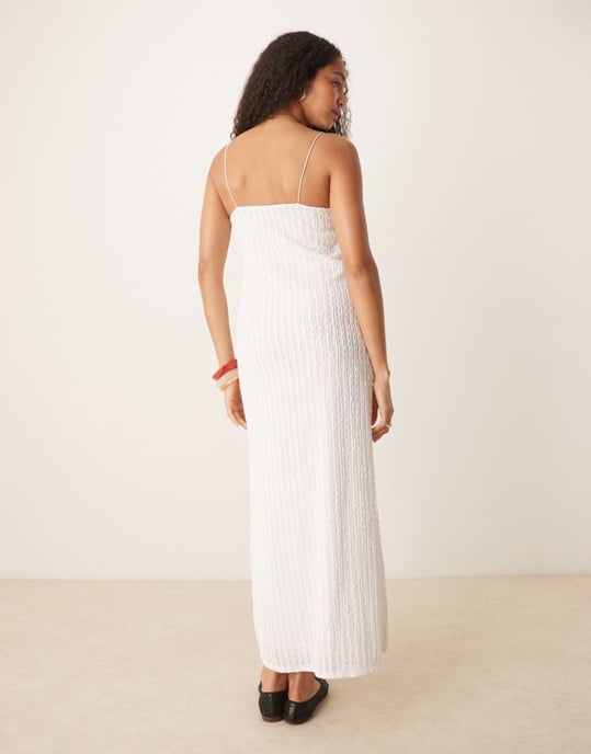 ASOS DESIGN strukturerad cami midi klänning i vitt - Image 4