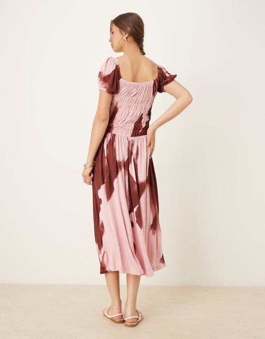 ASOS DESIGN krinklad klänning med smockad midja, mjölkmässig puffärm i midi längd, abstrakt blommönster - MULTI - Image 3