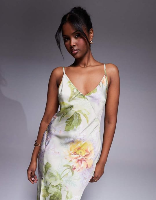 ASOS DESIGN satin v-ringad midaxi-klänning med sömdetaljer och sprund i grön blommig tryck - Image 4