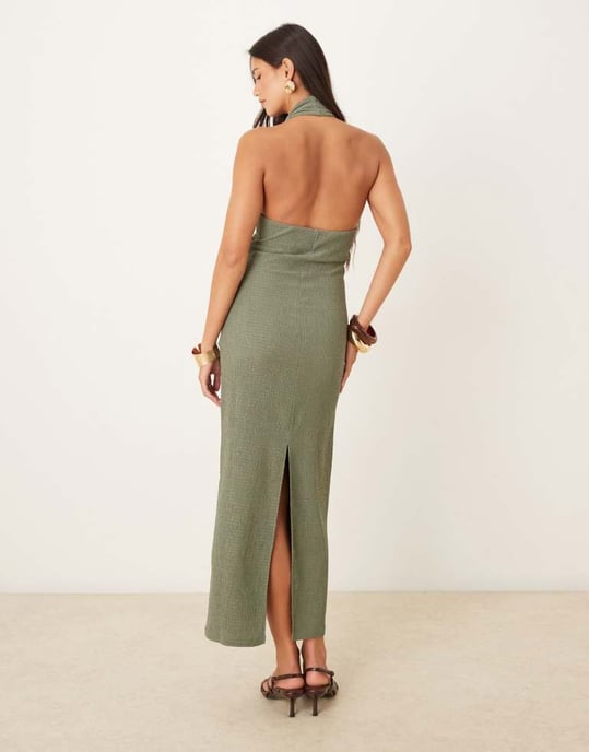 ASOS DESIGN texturerad halterneck midi-klänning med drapering midja i khaki - Image 3