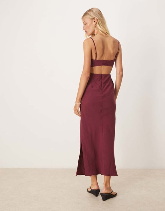 ASOS DESIGN klänning med vikta bystdetaljer och cut-out i körsbärsröd - Image 4