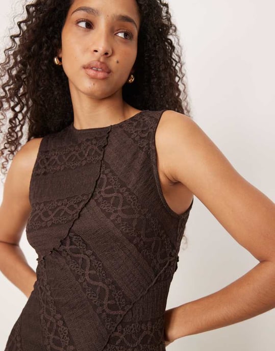 Gina Tricot antik spets hantverk utan ärm asymmetrisk nederdel midi klänning i brunt - Image 2