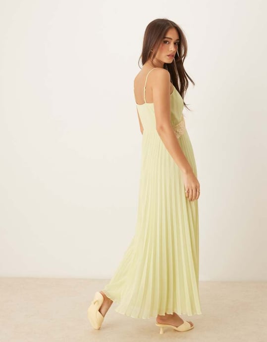 ASOS DESIGN V-ringad spetskantad plisserad midiklänning i salviagrön - Image 3