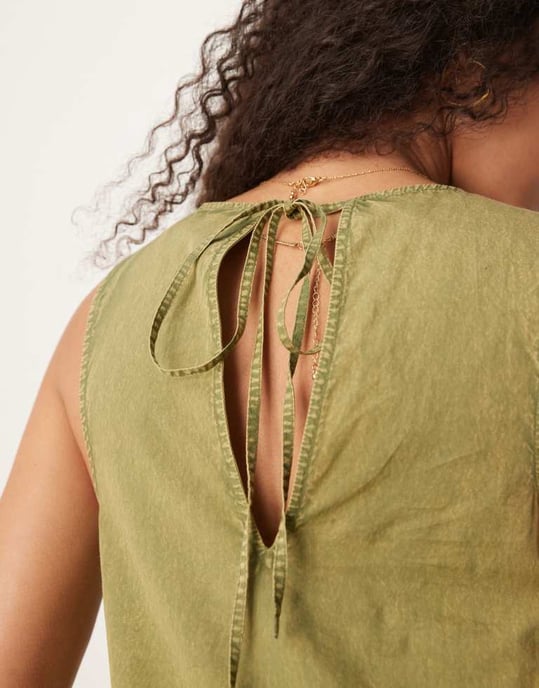 ASOS DESIGN snittad halsmidiklänning med sänkt midja i olivgrön - Image 3