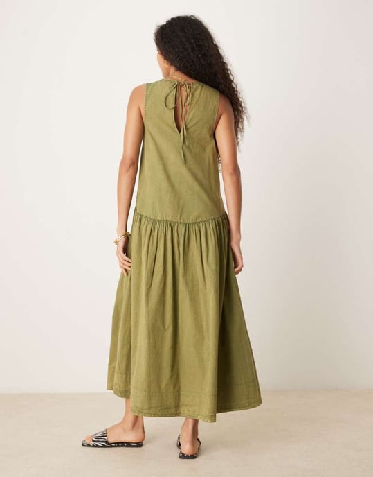 ASOS DESIGN snittad halsmidiklänning med sänkt midja i olivgrön - Image 4
