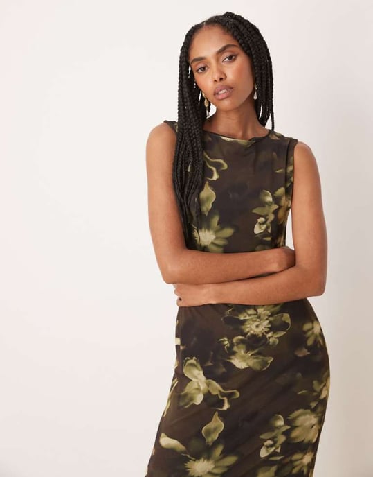 ASOS DESIGN ärmlös kolonn midi klänning i brun tryck - Image 4