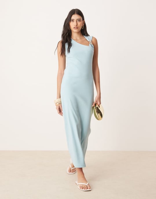 ASOS DESIGN ribbad stickad midiklänning med hårdvarudetalj i blått - Image 1
