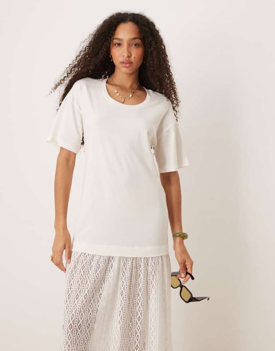 ASOS DESIGN t-shirt midiklänning med virkade nedhängda midja i vitt - Image 2