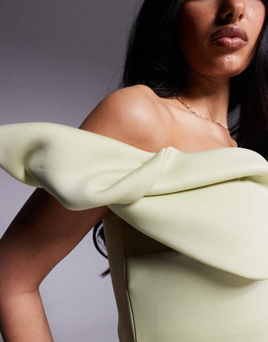 ASOS DESIGN bardot midiklänning med vriden axelrem i pastellgrön i scuba-material - Image 3