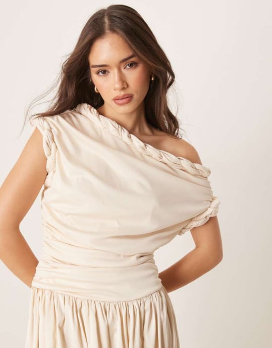 ASOS DESIGN snurrhalsringning med rynkad överdel och satinklänning midi i krämfärg - Image 2