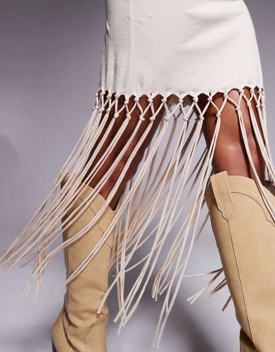 ASOS DESIGN ärmlös makraméfransdetalj midi-klänning i sten - Image 2