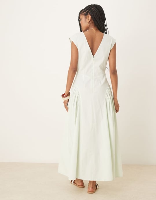 ASOS DESIGN ren v-ringad midiklänning med plisserad godet nederkant i mintgrön - Image 3