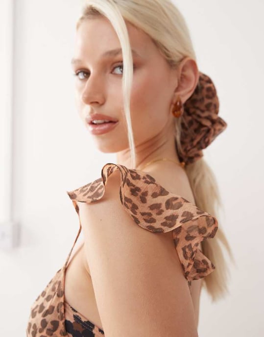 Återvunnet vintage långlinjigt genomskinligt strandtop med knytning framtill i leopardmönster koordinerat set - Image 3