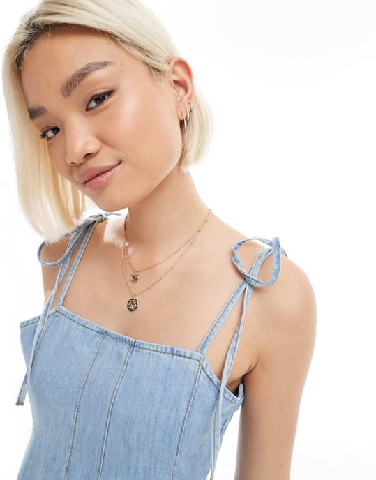 ASOS DESIGN klänning med knytband och plisseringar i mid blue denimmaterial - Image 3