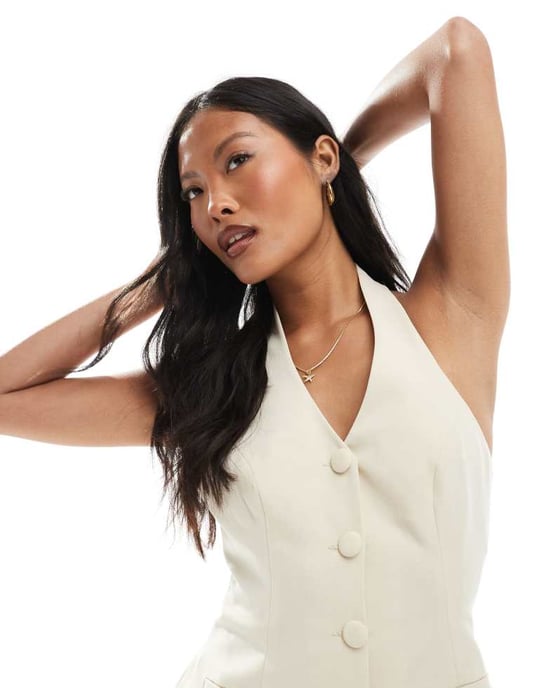 Miss Selfridge Petite skräddarsydd halterneck miniklänning i beige - Image 3