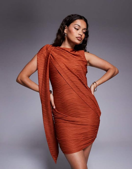 ASOS DESIGN Petite strukturerad klänning med snitt-halsringning och draperad sidsnörning i orange - Image 2