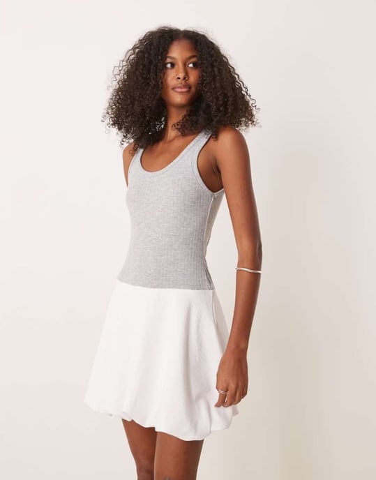 ASOS DESIGN scoop hybrid bubbla nederdel mini klänning i grå och vit - Image 2