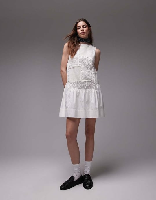 Topshop virkat lapptäcke miniklänning med nedhasad nederkant i vitt - Image 2