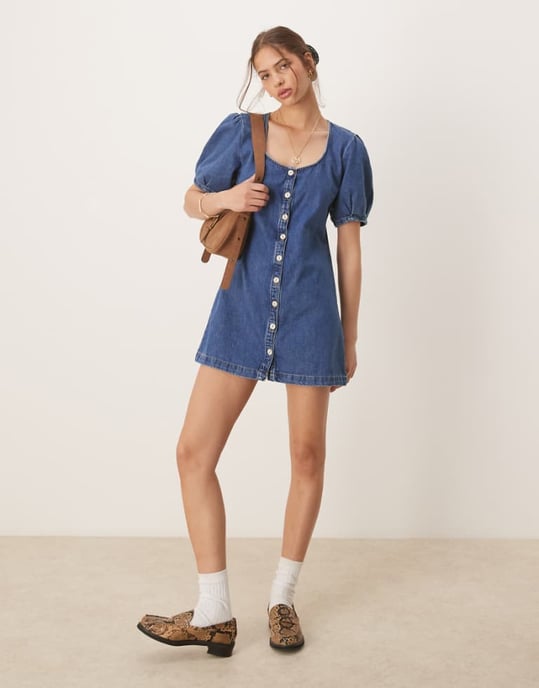 ASOS DESIGN denim knappgenomgång mini klänning med puffärmar i mellanblått - Image 1