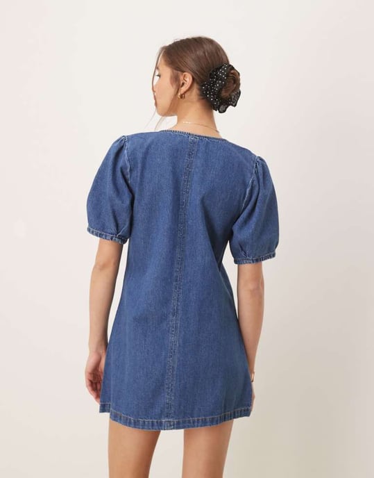 ASOS DESIGN denim knappgenomgång mini klänning med puffärmar i mellanblått - Image 3