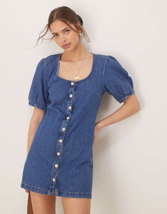 ASOS DESIGN denim knappgenomgång mini klänning med puffärmar i mellanblått - Image 4