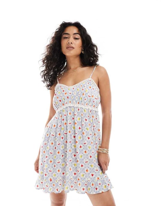 Miss Selfridge mönstrad strapless solklänning i ditsy-mönster - Image 3