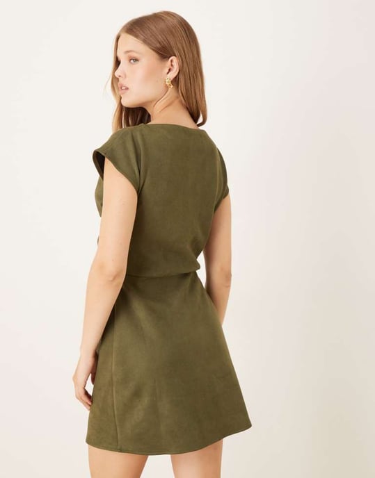 ASOS DESIGN mockaskinn draperad mini-klänning i khaki i scuba-liknande tyg - Image 2
