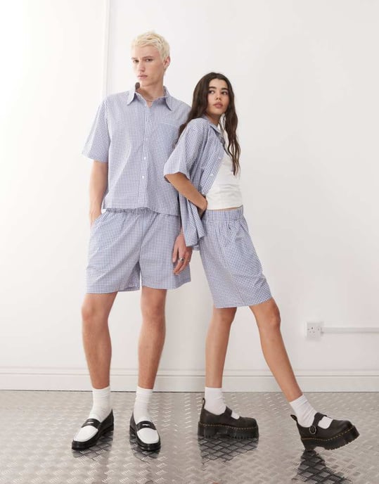 Återvunnen vintage unisex boxy shorts i blå och vit rutig mönster - Image 2