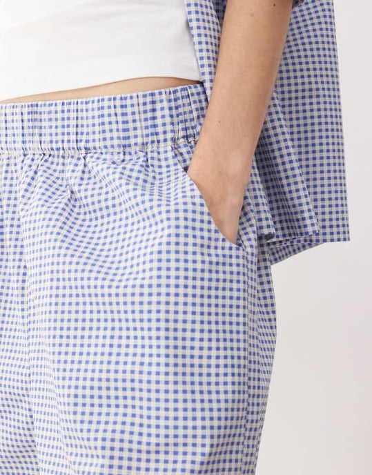 Återvunnen vintage unisex boxy shorts i blå och vit rutig mönster - Image 4