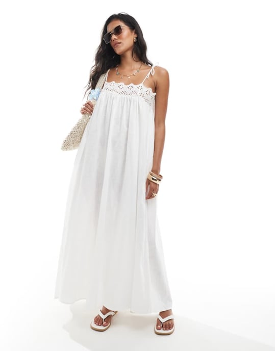 ASOS DESIGN krinklad maxiklänning för stranden med broderade detaljer i vitt - Image 1