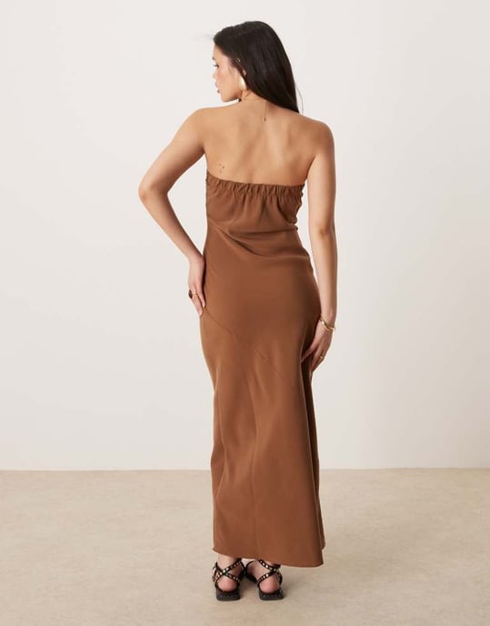 ASOS DESIGN bandeau maxiklänning i choklad - Image 3