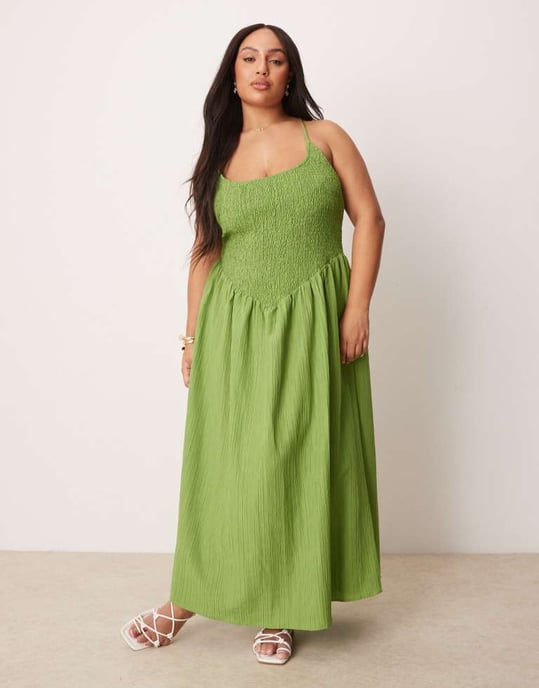 ASOS DESIGN Curve scoop neck crinklad maxiklänning med korsrygg i grönt - Image 2