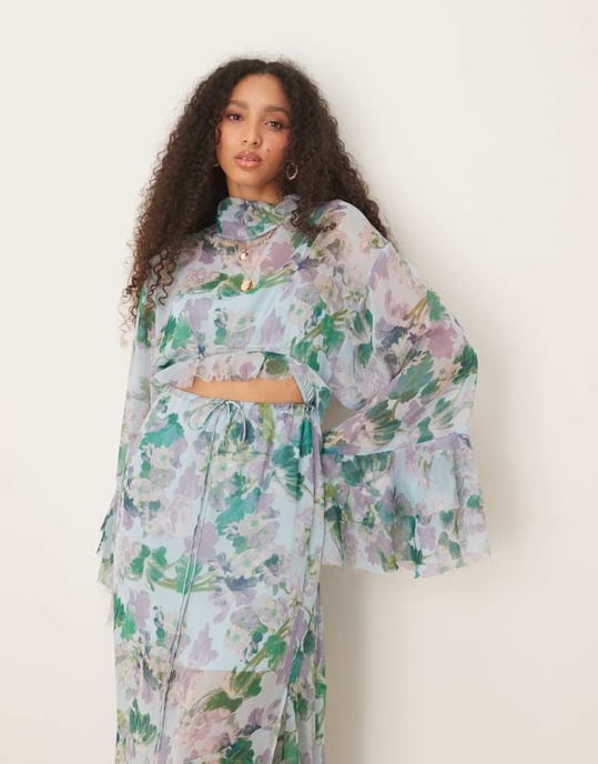ASOS DESIGN maxiklänning med hög hals och utskärning samt volangärmar i blommönster - Image 4