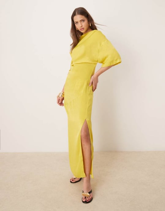 ASOS DESIGN t-shirtklänning med veckdetalj och draperad bak i chartreuse - Image 1