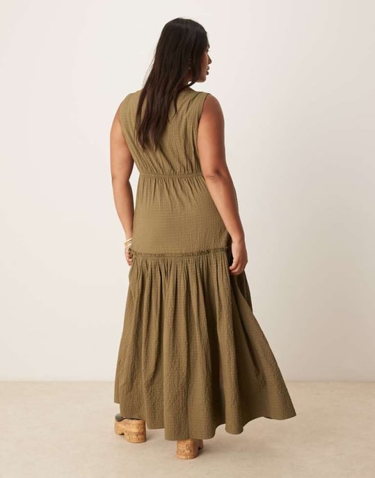 ASOS DESIGN Curve krinklad slits hals maxi klänning med sömdetaljer - Image 3