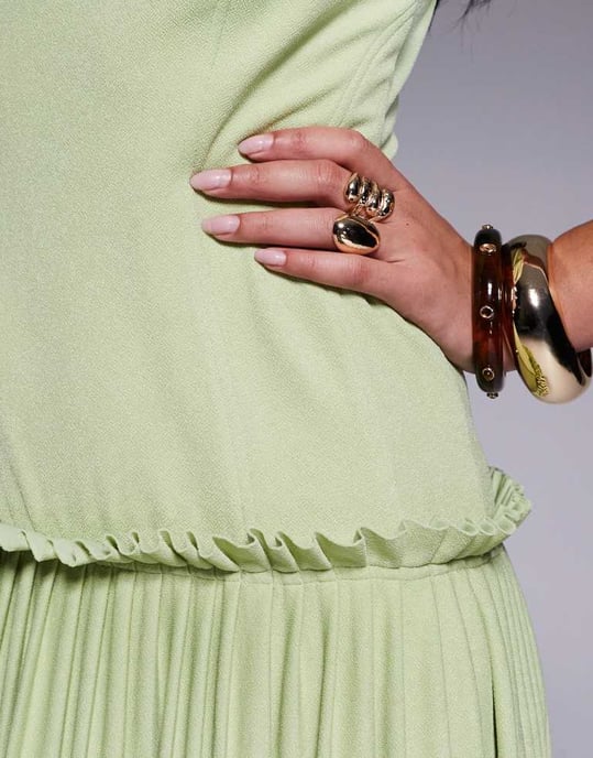 ASOS DESIGN fyrkantig halsringning plisserad maxiklänning med sänkt midja i pistaschkostnad - Image 3