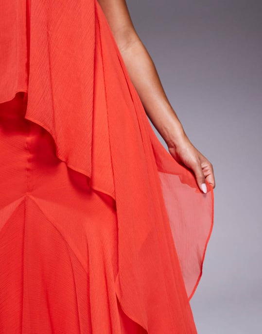ASOS DESIGN djup V-ringad maxiklänning med chiffongöverdela och godet i klara röda - Image 2
