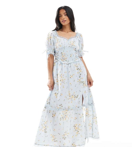 Miss Selfridge Petite tryckt mjölkpiga maxiklänning i blått blommönster - Image 1