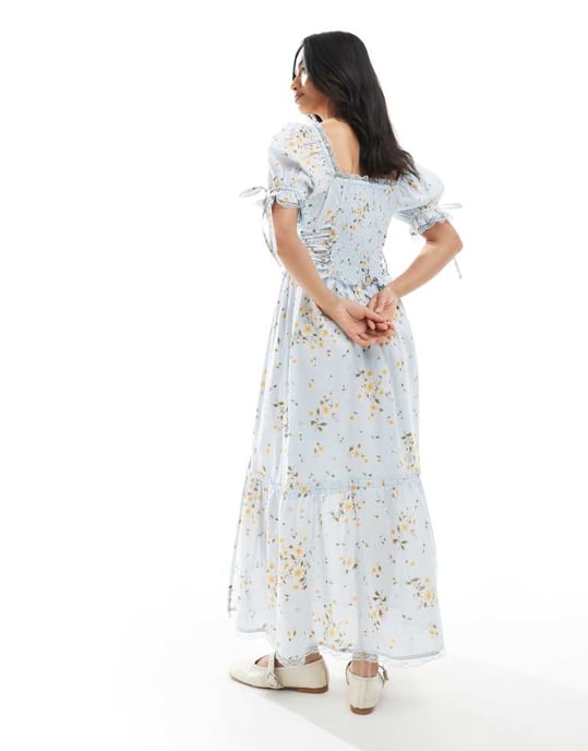 Miss Selfridge Petite tryckt mjölkpiga maxiklänning i blått blommönster - Image 4
