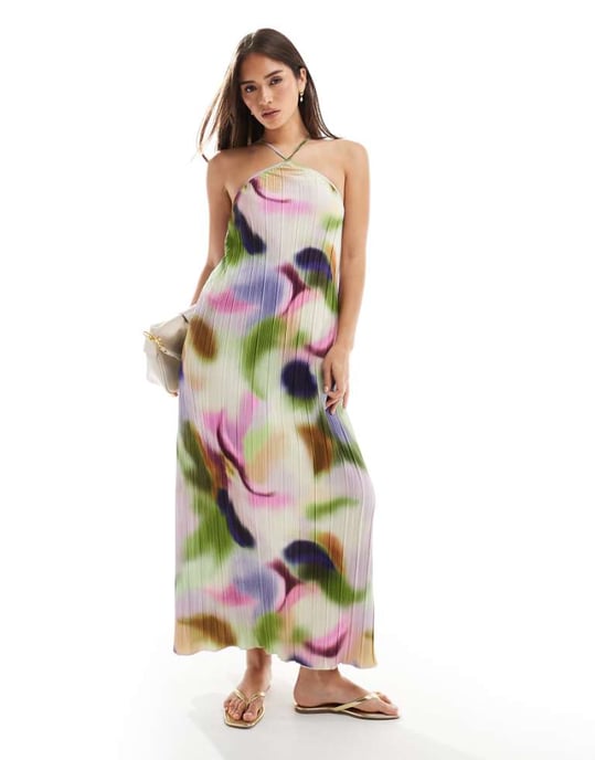 Vero Moda höghalss plisserad maxiklänning i abstrakt swirl-mönster - Image 1