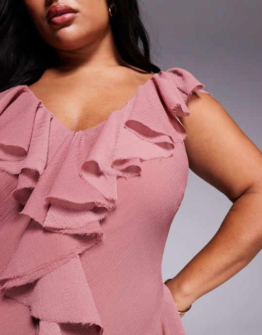 ASOS DESIGN Curve volang bias maxi klänning med öppen rygg i rosaröd - Image 2